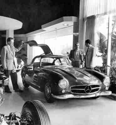 ../../JPG/oldtimer/oldtimer014.jpg,Mercedes-Benz Typ 300 SL (W 198 I, 1954 bis 1957), Präsentation in Hollywood.,photo by daimler 2012